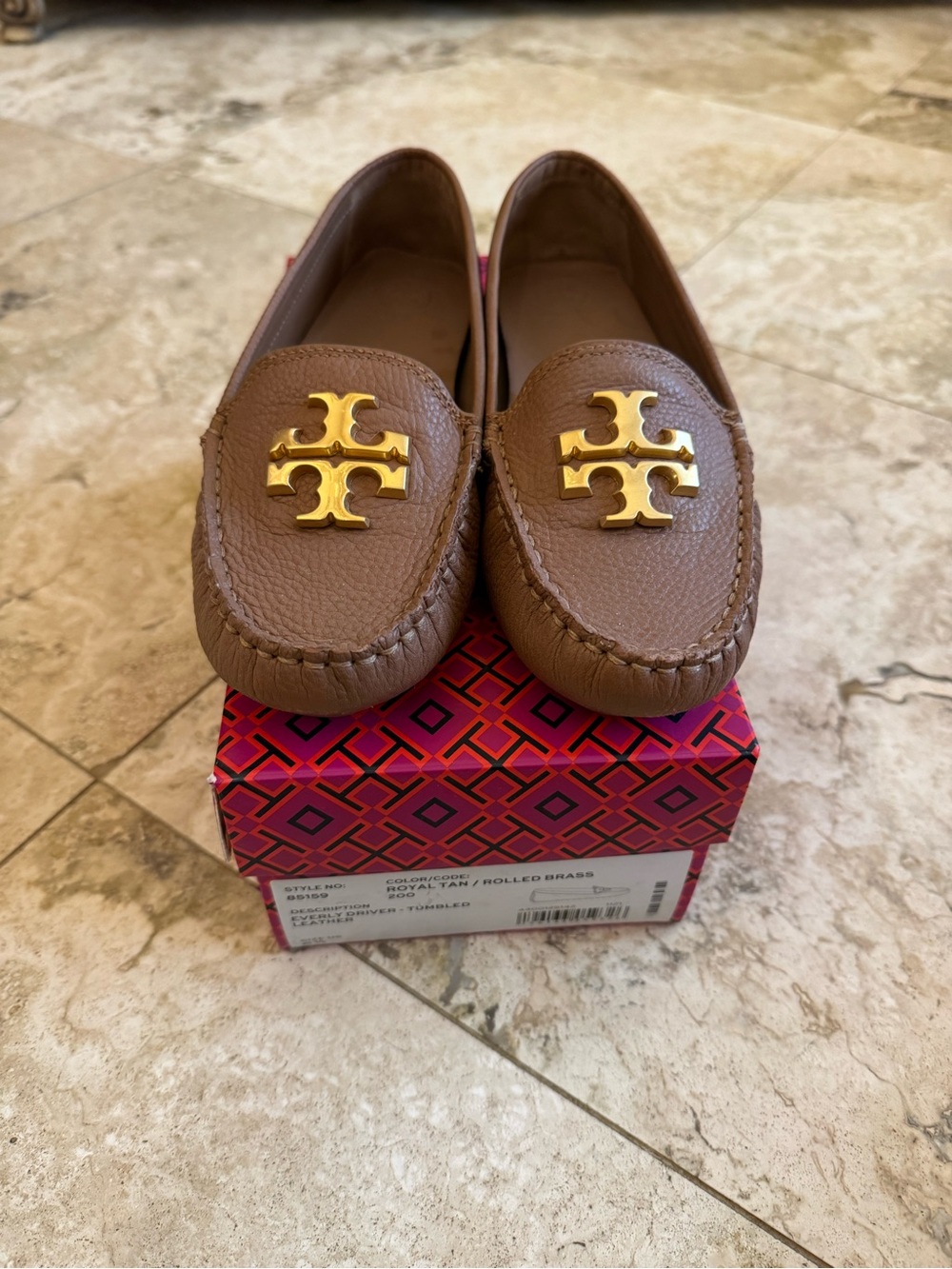 Tory Burch Everly Pebble Leather Gold Logo Flat Driver Loafer Shoe